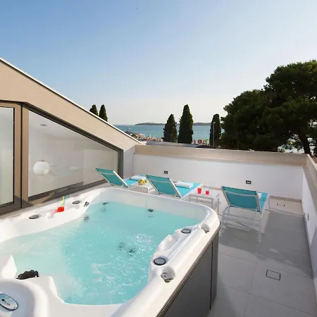 Luxury With Jacuzzi And Sea View Apartment