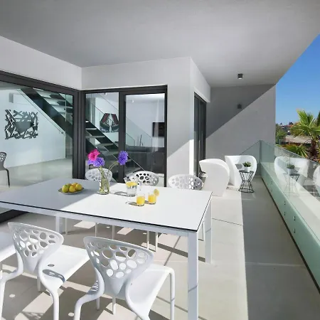 Luxury With Jacuzzi And Sea View Apartment