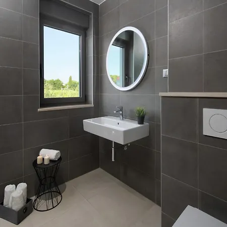 Luxury With Jacuzzi And Sea View Apartment *