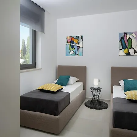 Luxury With Jacuzzi And Sea View Apartment Fazana