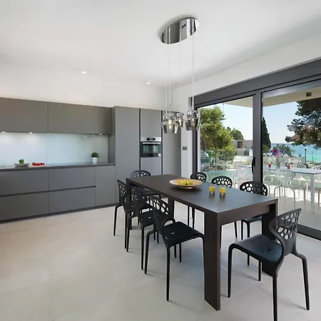 Luxury With Jacuzzi And Sea View Apartment *