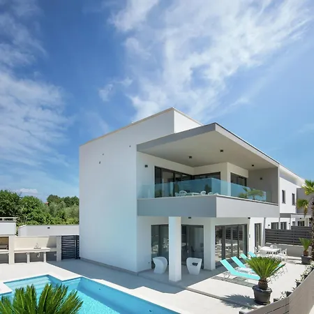 Apartment Luxury With Jacuzzi And Sea View Fazana