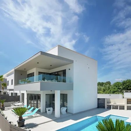Luxury With Jacuzzi And Sea View Apartment